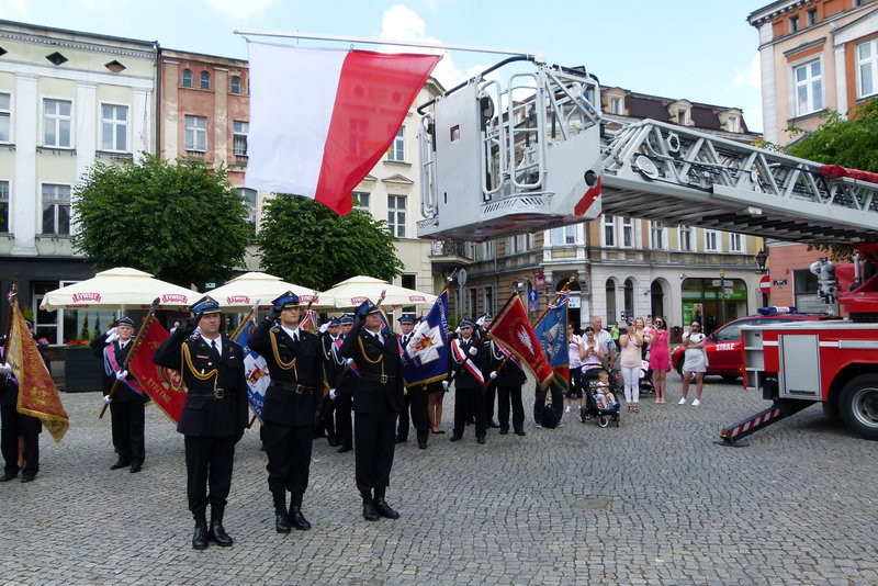 Leszczyńscy strażacy mają sztandar (zdjęcia)