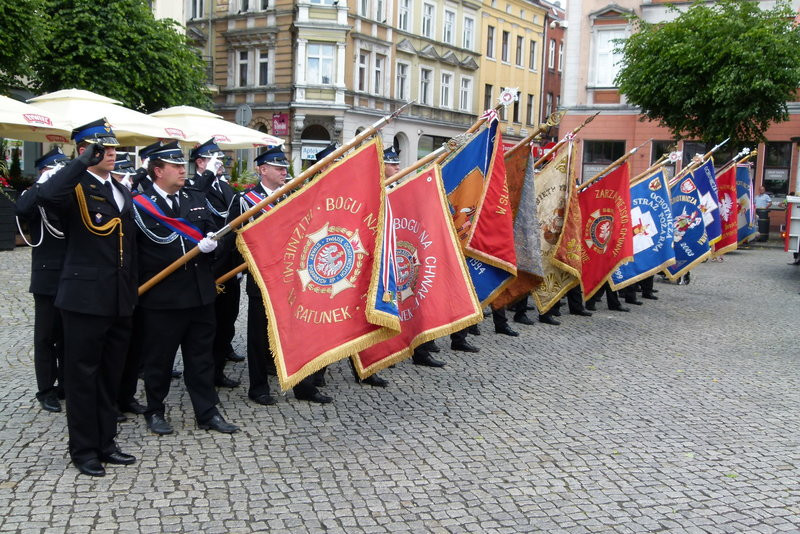 Leszczyńscy strażacy mają sztandar (zdjęcia)