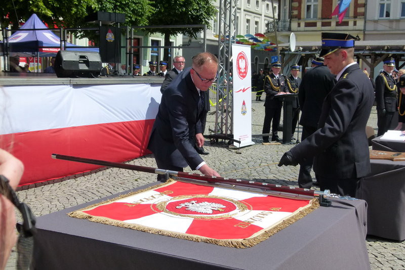 Leszczyńscy strażacy mają sztandar (zdjęcia)
