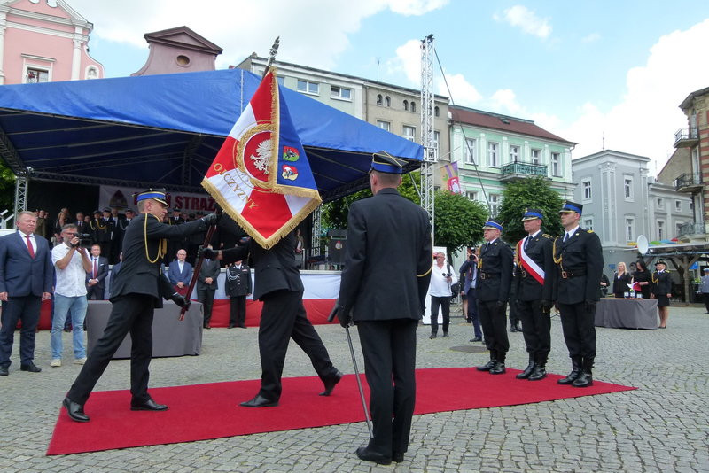Leszczyńscy strażacy mają sztandar (zdjęcia)