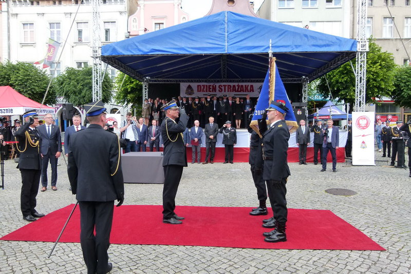 Leszczyńscy strażacy mają sztandar (zdjęcia)