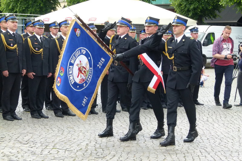 Leszczyńscy strażacy mają sztandar (zdjęcia)