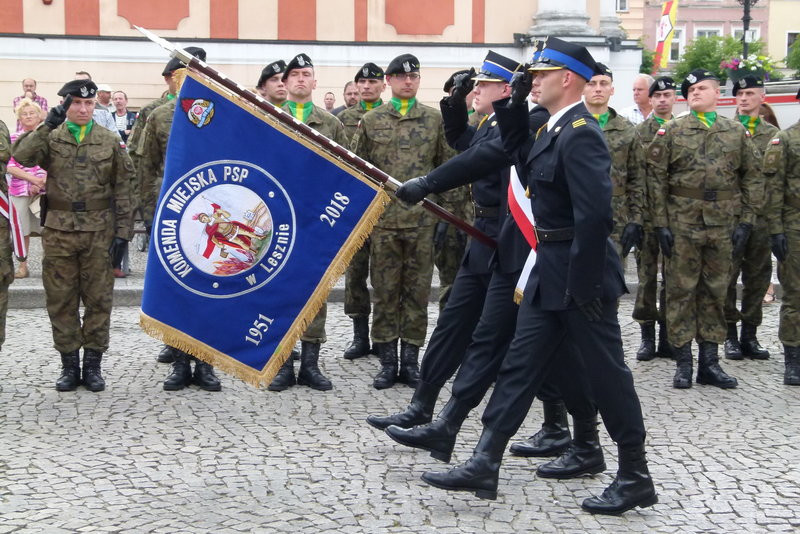 Leszczyńscy strażacy mają sztandar (zdjęcia)