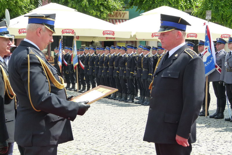Leszczyńscy strażacy mają sztandar (zdjęcia)