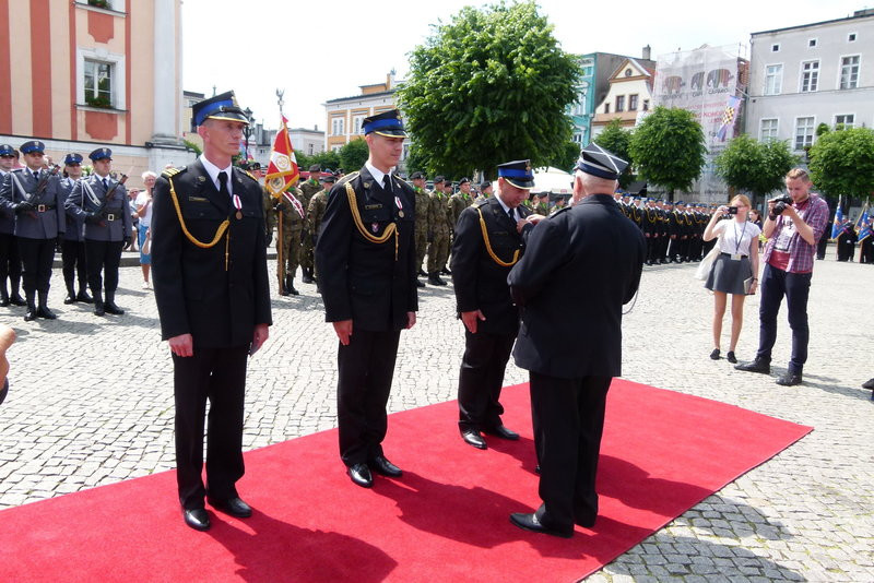 Leszczyńscy strażacy mają sztandar (zdjęcia)