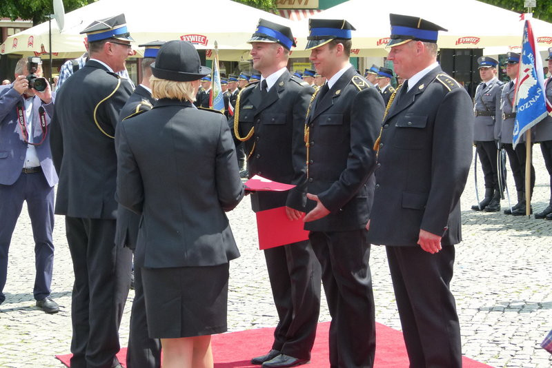 Leszczyńscy strażacy mają sztandar (zdjęcia)