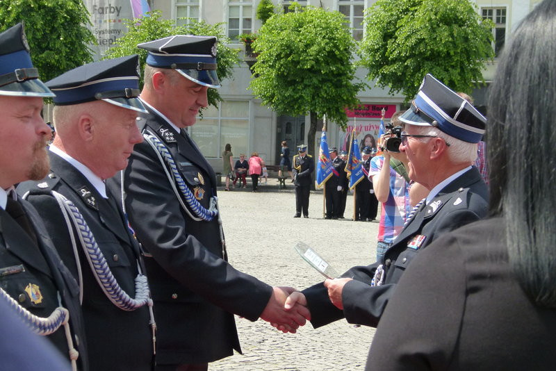 Leszczyńscy strażacy mają sztandar (zdjęcia)