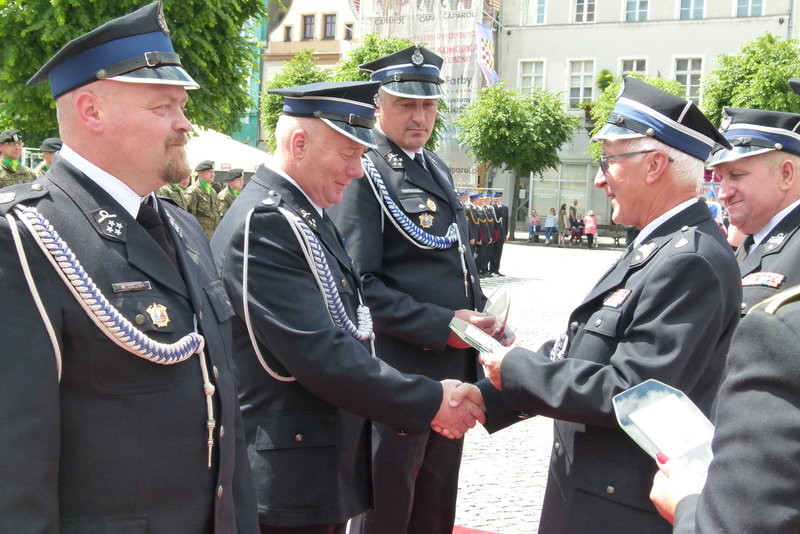 Leszczyńscy strażacy mają sztandar (zdjęcia)