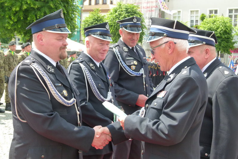 Leszczyńscy strażacy mają sztandar (zdjęcia)