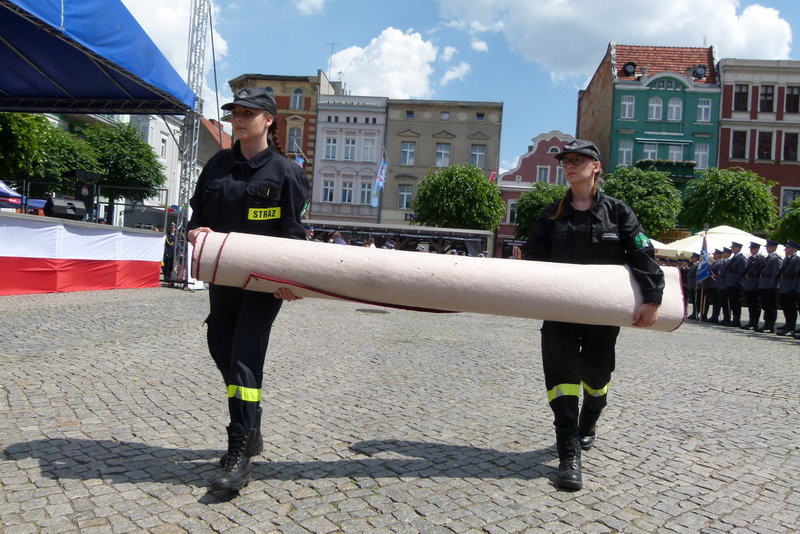 Leszczyńscy strażacy mają sztandar (zdjęcia)