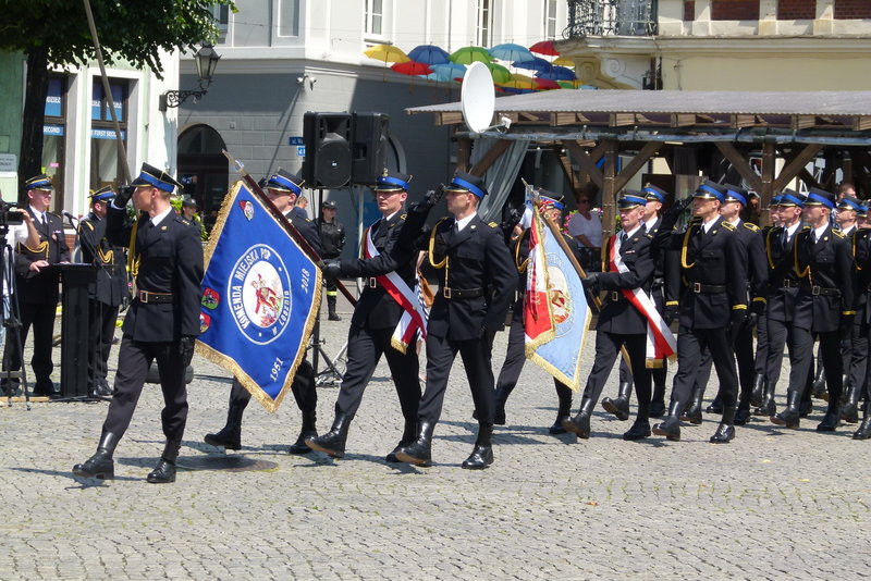 Leszczyńscy strażacy mają sztandar (zdjęcia)