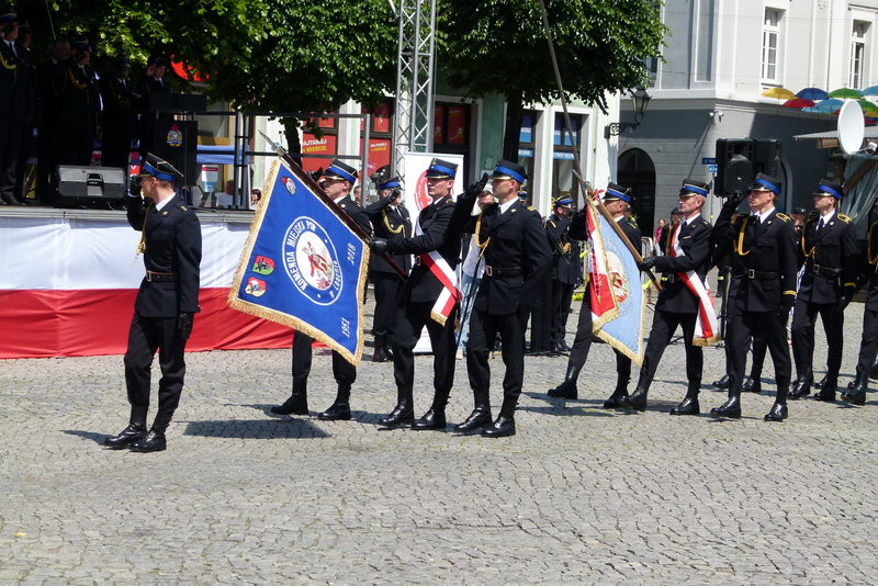 Leszczyńscy strażacy mają sztandar (zdjęcia)