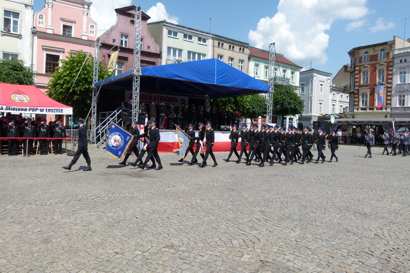 Leszczyńscy strażacy mają sztandar (zdjęcia)