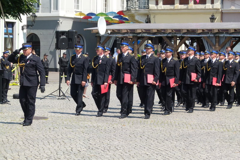 Leszczyńscy strażacy mają sztandar (zdjęcia)