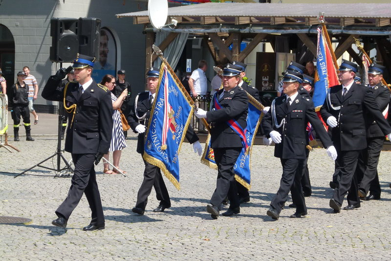 Leszczyńscy strażacy mają sztandar (zdjęcia)