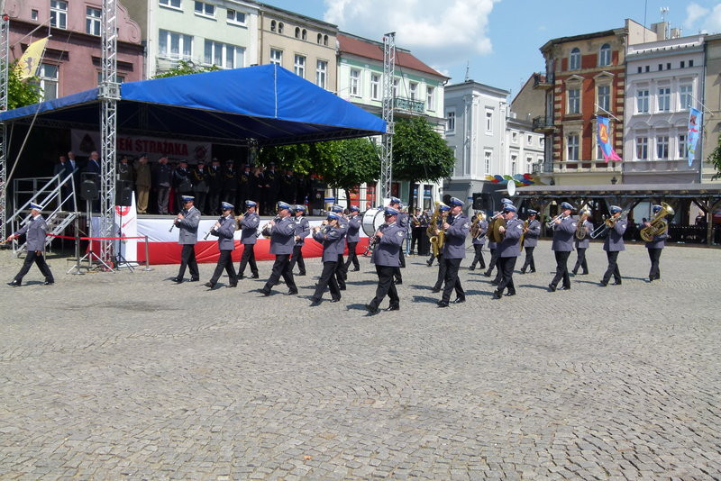 Leszczyńscy strażacy mają sztandar (zdjęcia)