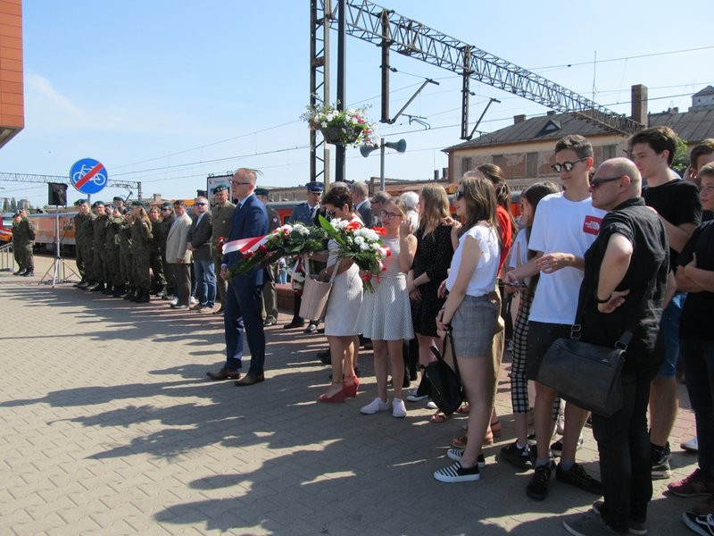 Zginęli, bo pomogli kobiecie (zdjęcia)