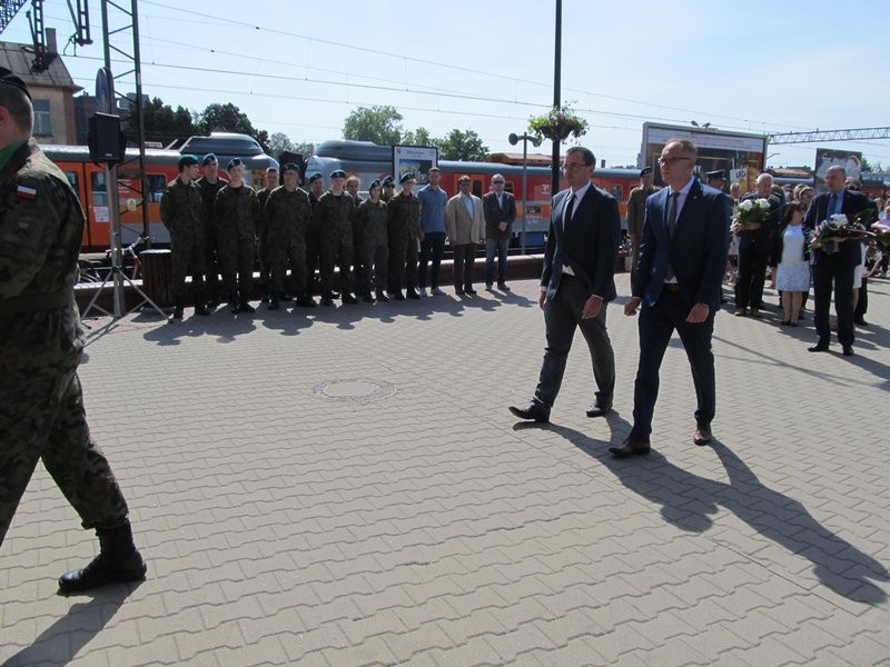 Zginęli, bo pomogli kobiecie (zdjęcia)