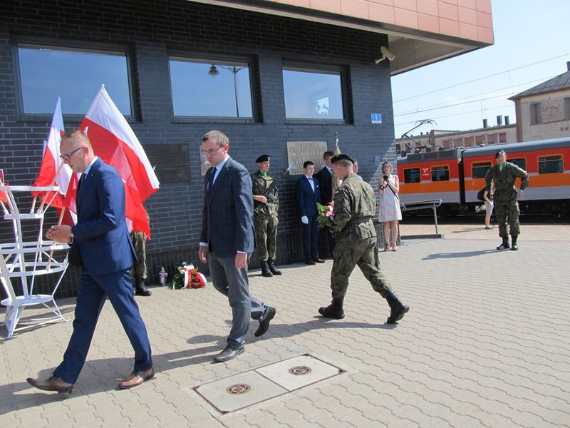 Zginęli, bo pomogli kobiecie (zdjęcia)