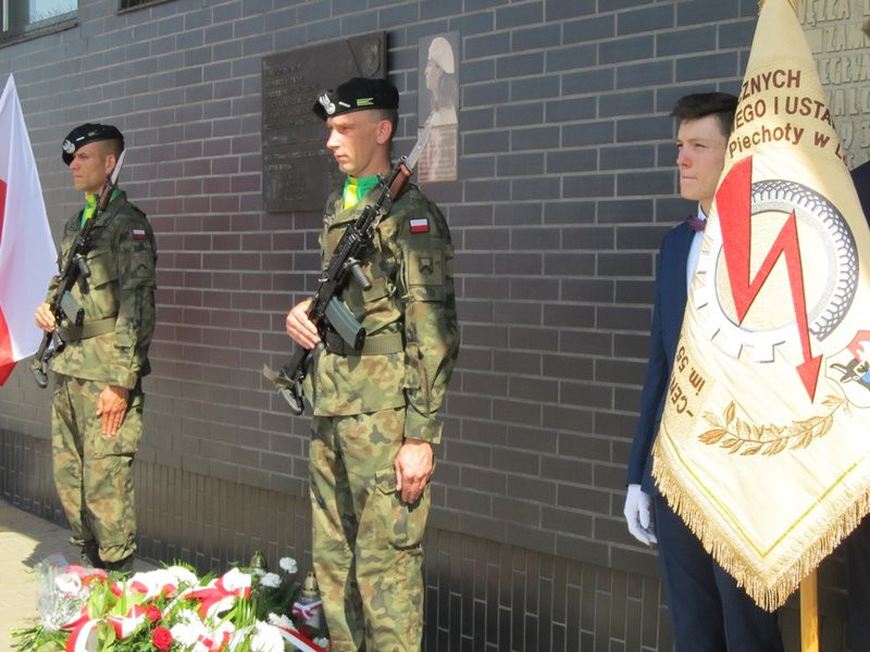 Zginęli, bo pomogli kobiecie (zdjęcia)