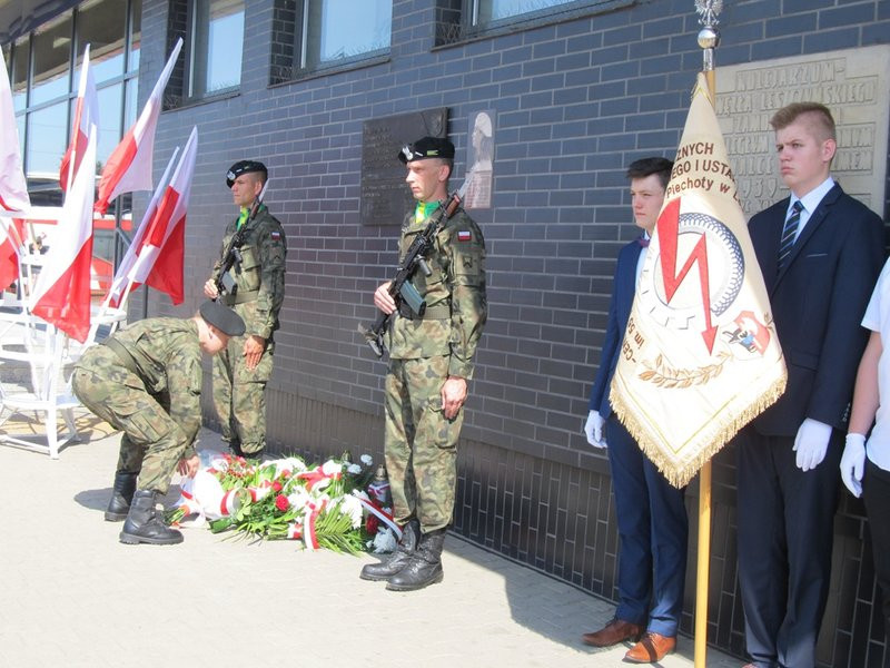 Zginęli, bo pomogli kobiecie (zdjęcia)