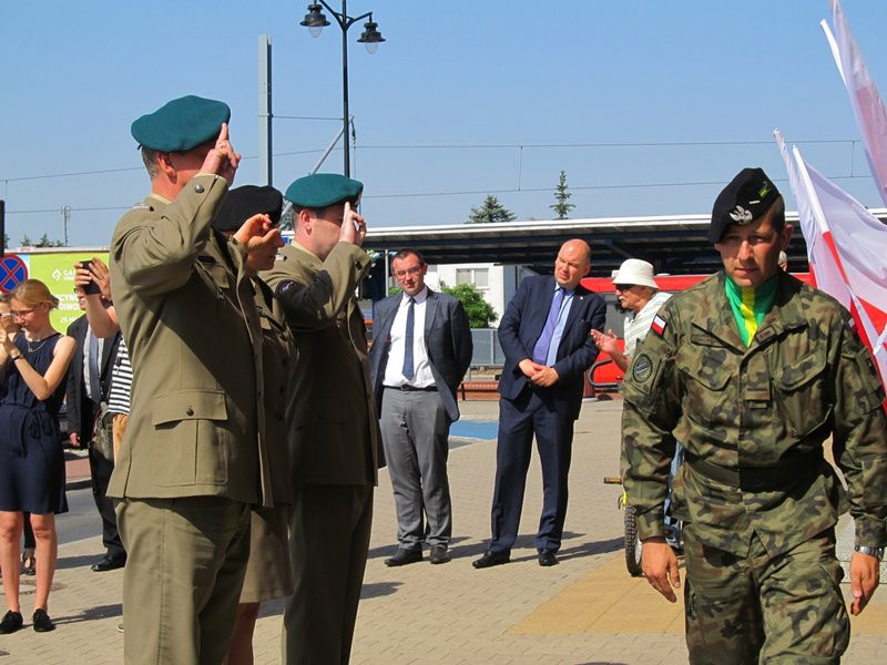 Zginęli, bo pomogli kobiecie (zdjęcia)