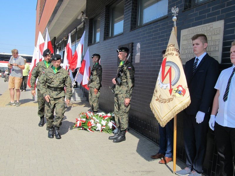 Zginęli, bo pomogli kobiecie (zdjęcia)