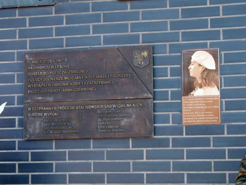 Zginęli, bo pomogli kobiecie (zdjęcia)