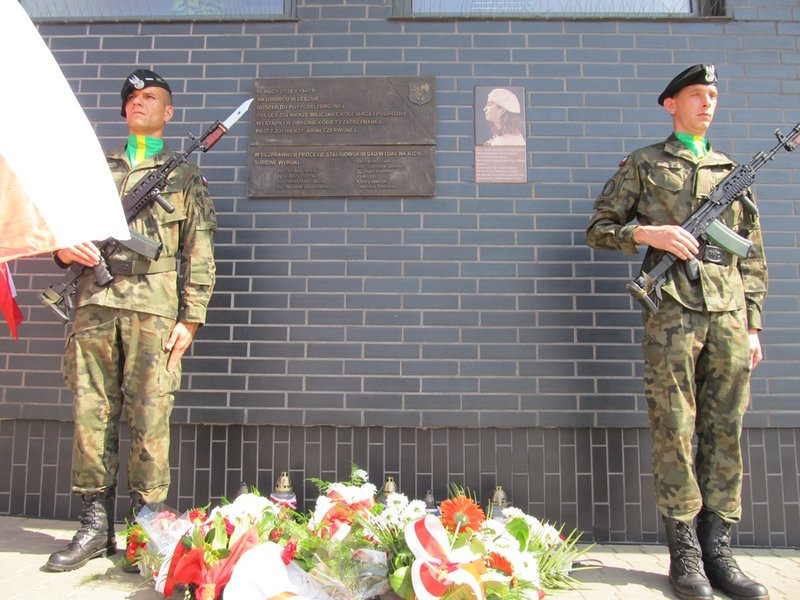 Zginęli, bo pomogli kobiecie (zdjęcia)