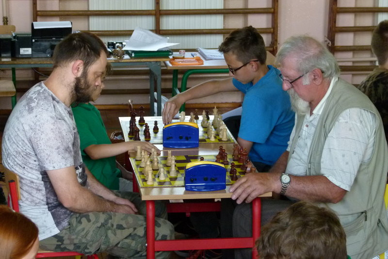 Rodzinne szachowanie we Włoszakowicach (zdjęcia)