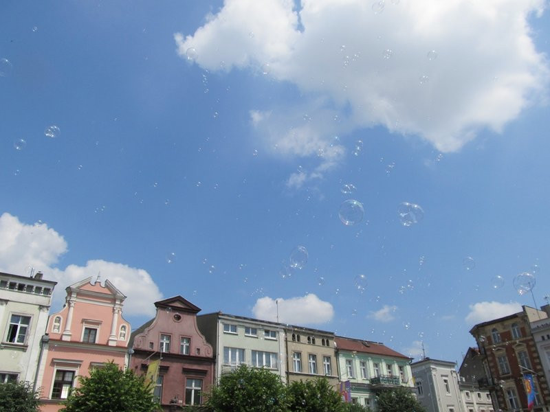 Bańkowe szaleństwo wokół ratusza (zdjęcia)