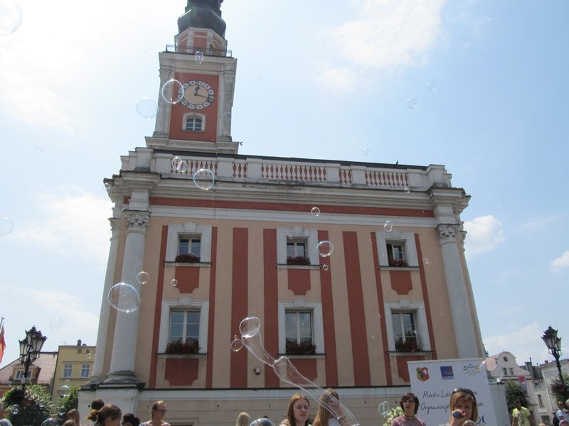 Bańkowe szaleństwo wokół ratusza (zdjęcia)