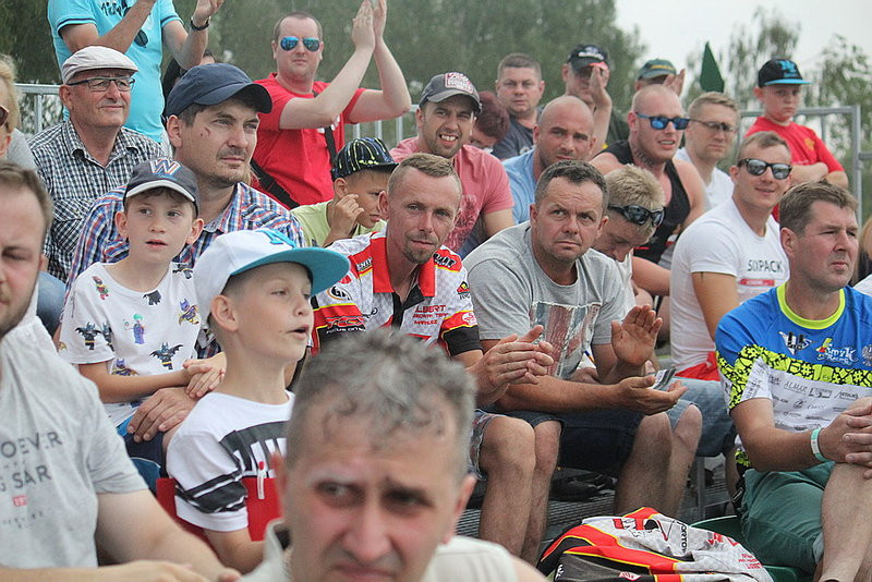 Radość z bonusa (zdjęcia)