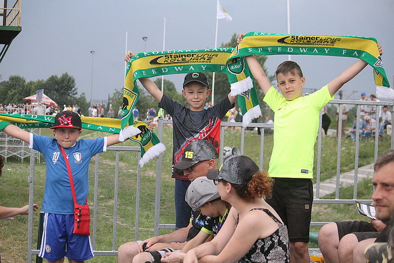 Radość z bonusa (zdjęcia)