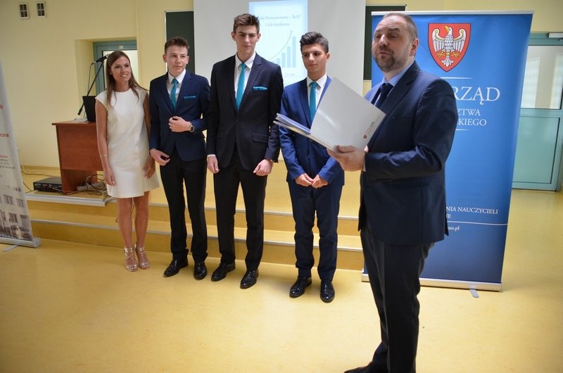 Młodzież tworzy biznesplany (kilka zdjęć)