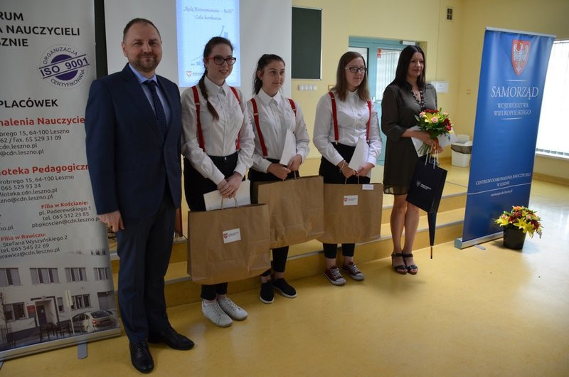 Młodzież tworzy biznesplany (kilka zdjęć)