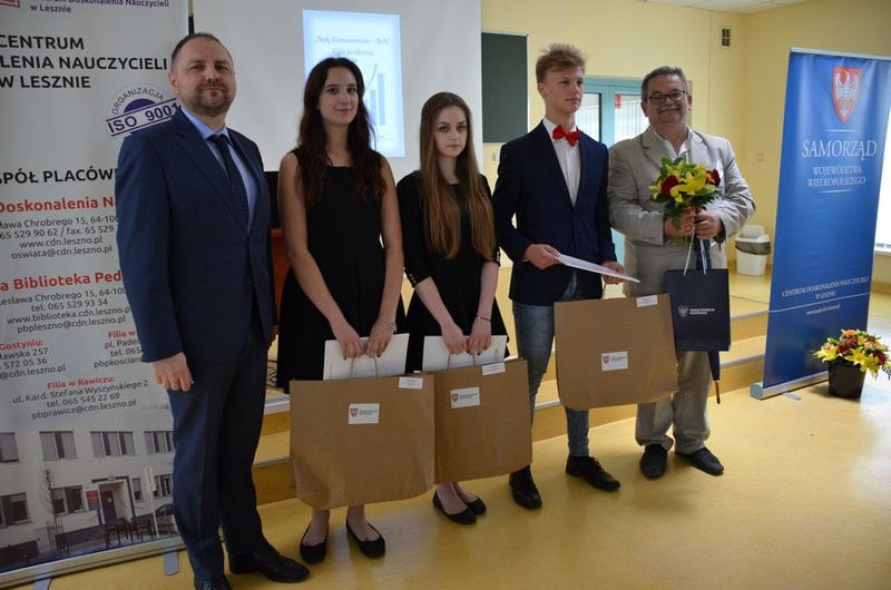 Młodzież tworzy biznesplany (kilka zdjęć)