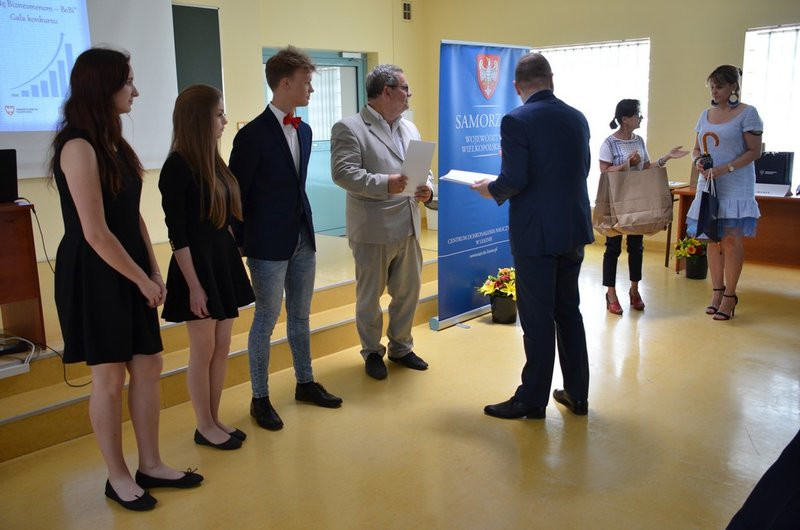 Młodzież tworzy biznesplany (kilka zdjęć)