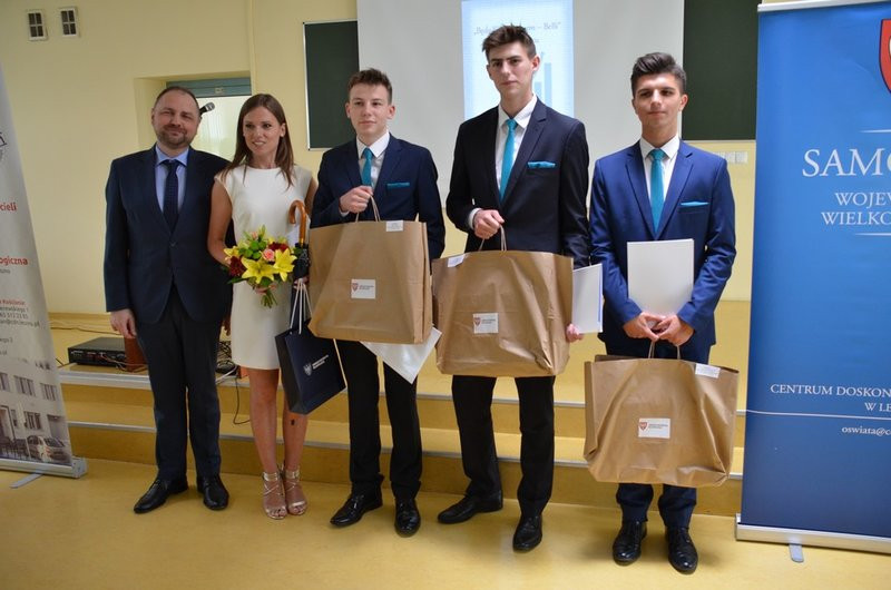 Młodzież tworzy biznesplany (kilka zdjęć)