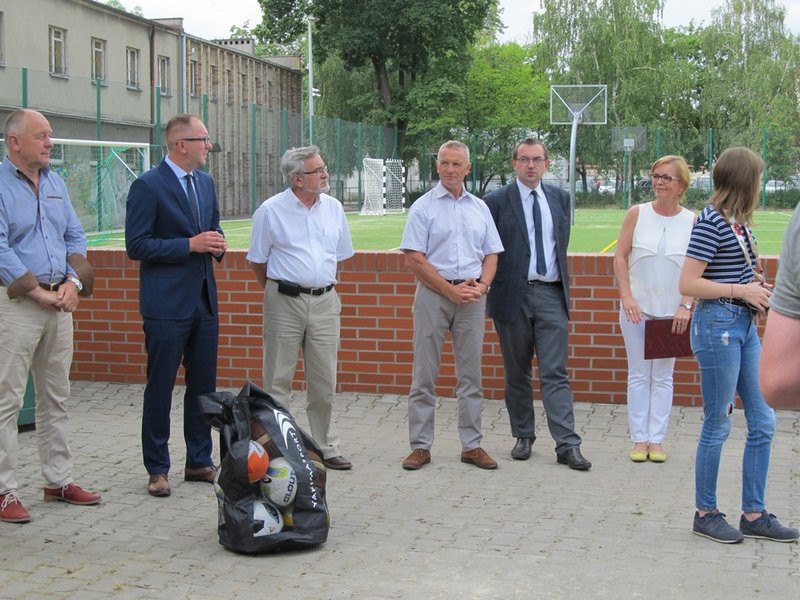 Polacy walczą na mundialu, a I LO ma nowe boiska (zdjęcia)