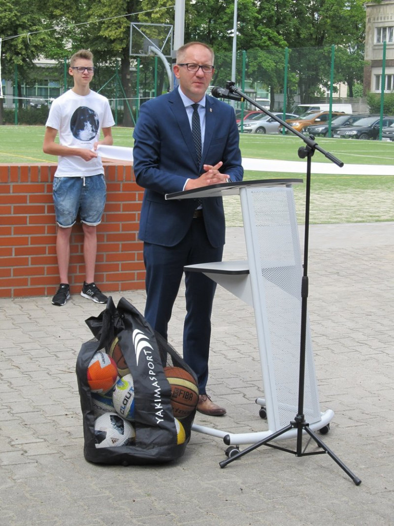 Polacy walczą na mundialu, a I LO ma nowe boiska (zdjęcia)