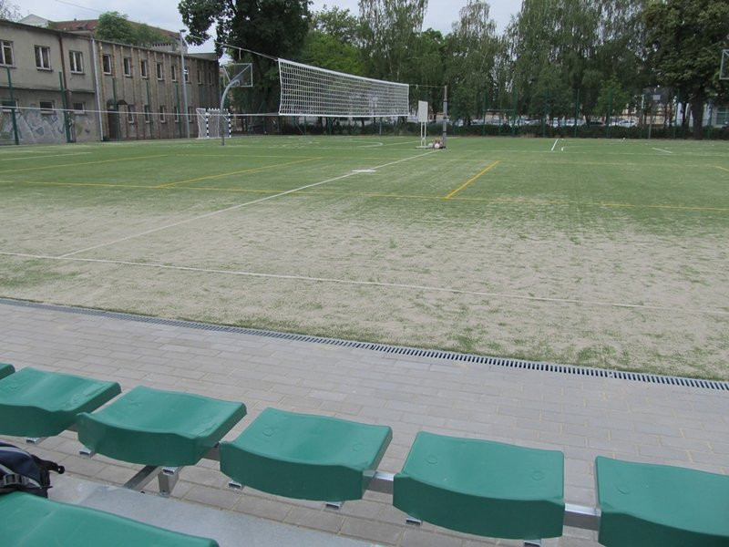 Polacy walczą na mundialu, a I LO ma nowe boiska (zdjęcia)