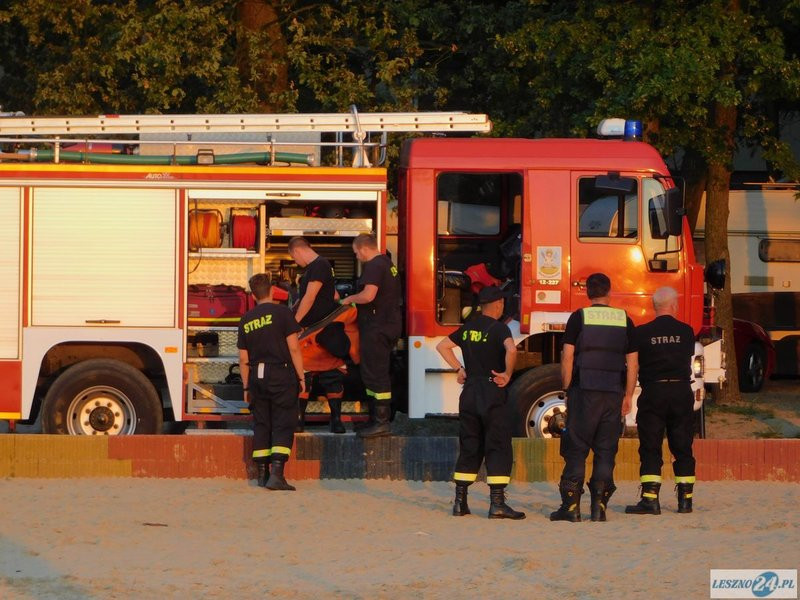 Przewrócona żaglówka i ... (zdjęcia)