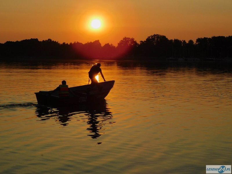 Przewrócona żaglówka i ... (zdjęcia)
