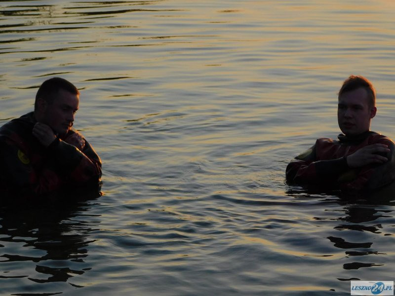 Przewrócona żaglówka i ... (zdjęcia)