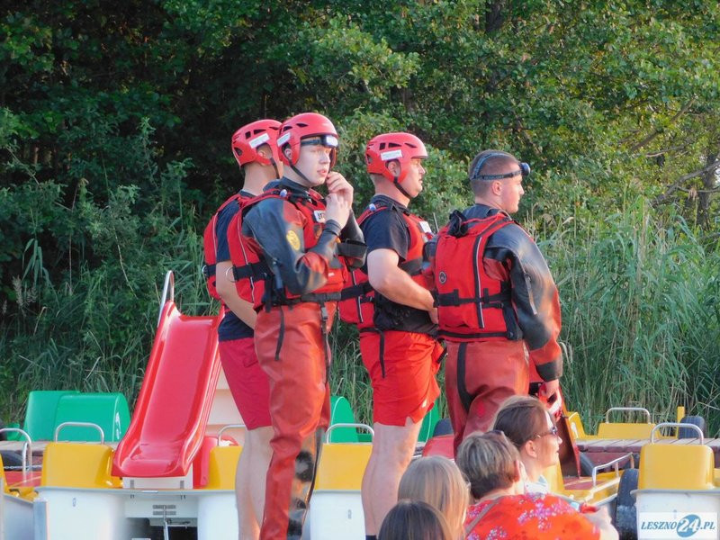 Przewrócona żaglówka i ... (zdjęcia)