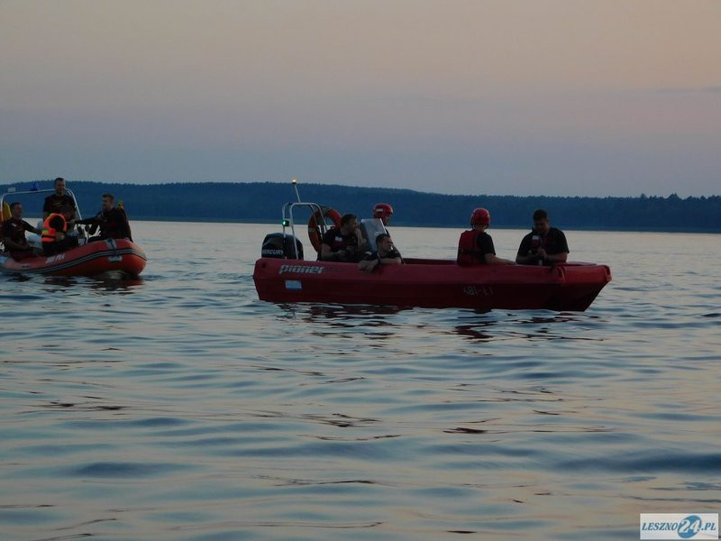 Przewrócona żaglówka i ... (zdjęcia)