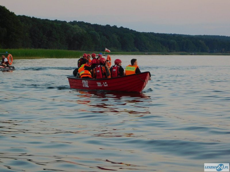 Przewrócona żaglówka i ... (zdjęcia)