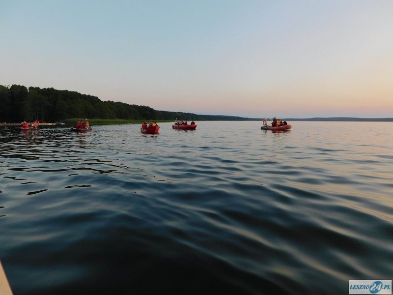 Przewrócona żaglówka i ... (zdjęcia)