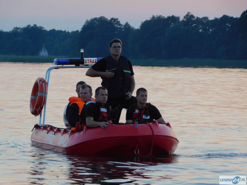 Przewrócona żaglówka i ... (zdjęcia)